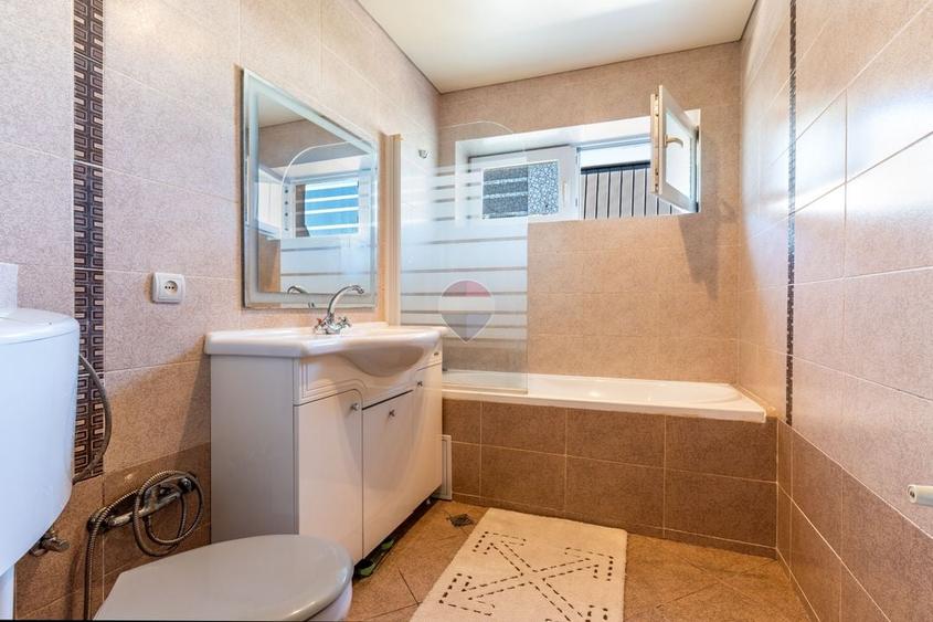 Apartament cu 2 camere semidecomandat, mobilat în Florești