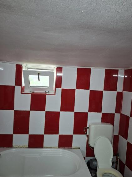 Garsonieră decomandată în Roșu