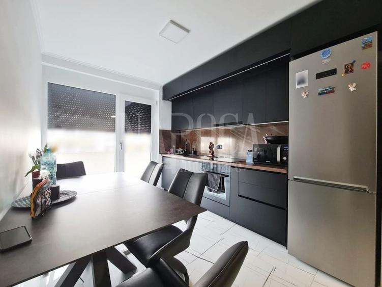 Apartament cu 3 camere semidecomandat în Central