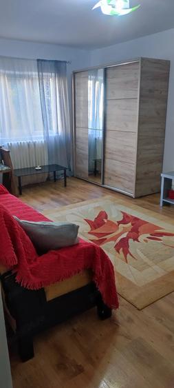 Apartament cu 2 camere decomandat în Nicolina