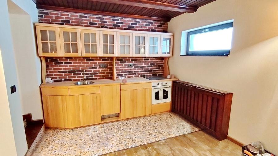 Casă individuală cu 3 camere cu Teren 300 Mp în Central