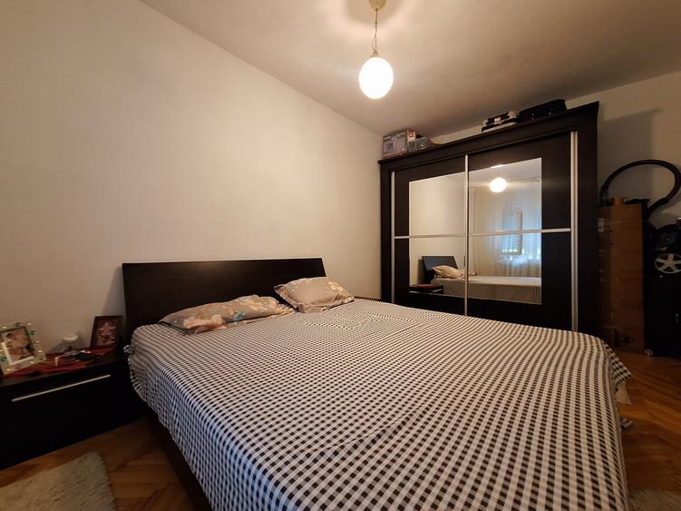 Apartament cu 3 camere semidecomandat, mobilat în Lipovei