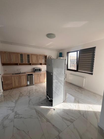 Penthouse cu 3 camere semidecomandat în Dorobanți