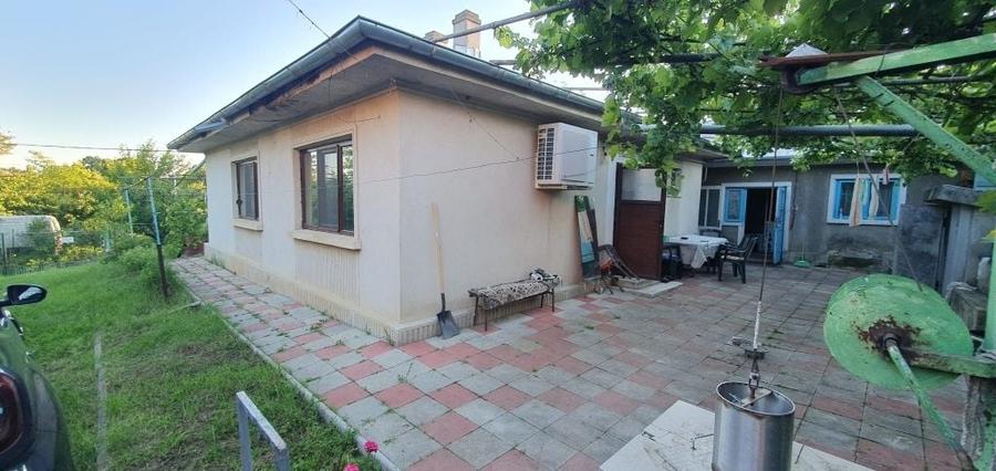 Casă cu 4 camere în Bucium