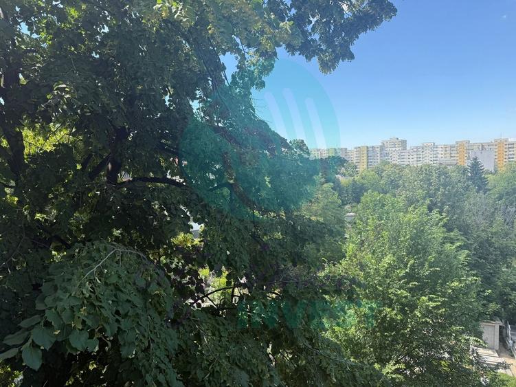 Apartament cu 3 camere semidecomandat în Vatra Luminoasă