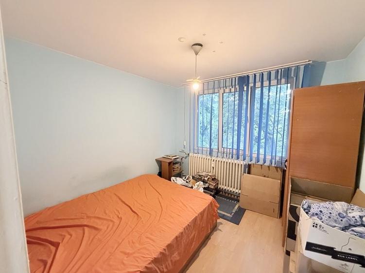 Apartament cu 3 camere decomandat în Valea Ialomiței