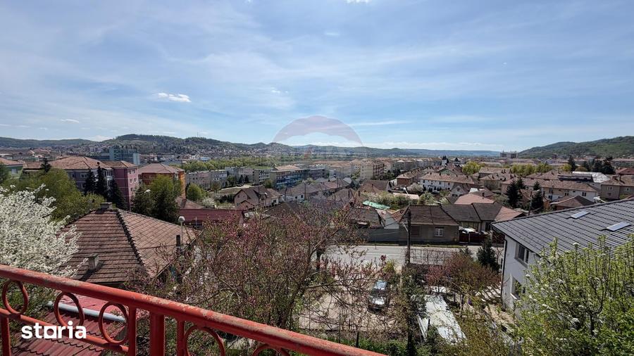 Casă cu 5 camere cu Teren 250 Mp în Exterior Sud
