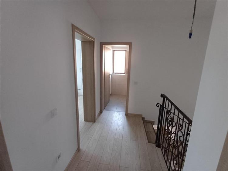 Apartament cu 4 camere decomandat, mobilat în Valea Adâncă