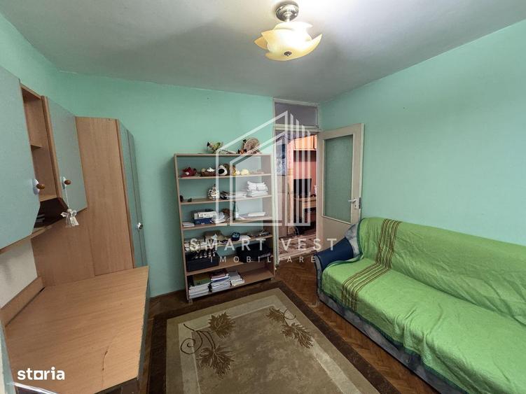 Apartament cu 4 camere decomandat în Micro 16