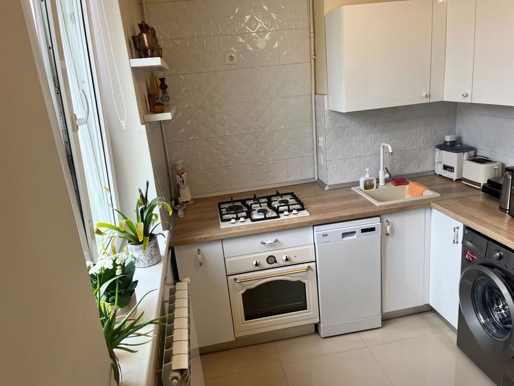 Apartament cu 2 camere decomandat în Vatra Luminoasă