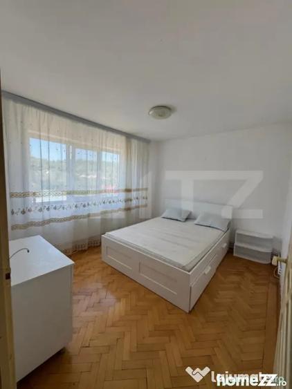 Apartament cu 3 camere semidecomandat în Central