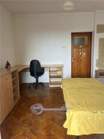 Casă cu 6 camere cu Teren 600 Mp în Sărărie