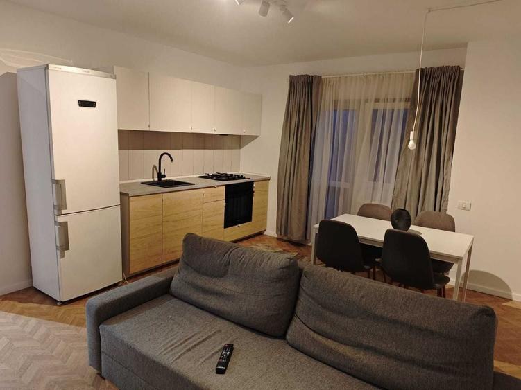 Apartament cu 3 camere decomandat, mobilat în Brâncoveanu