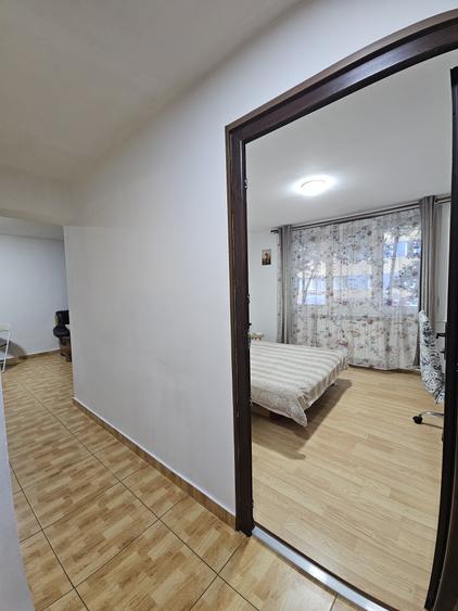 Apartament cu 2 camere semidecomandat în Far