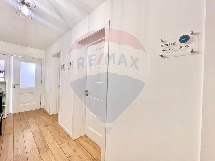 Casă cu 12 camere cu Teren 247 Mp în Decebal