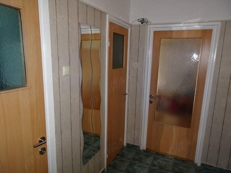 Apartament cu 3 camere decomandat, mobilat în Ozana