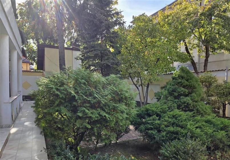 Casă cu 7 camere cu Canalizare în 1 Mai
