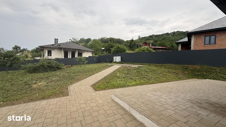 Casă cu 5 camere cu Teren 1000 Mp în Central