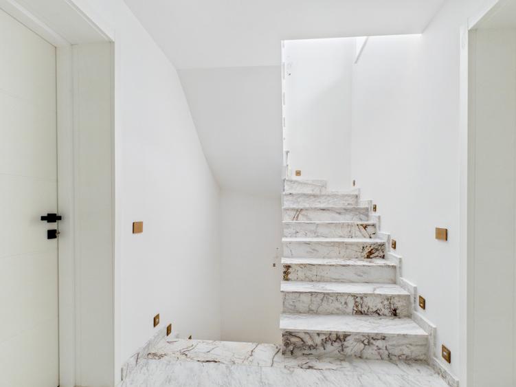 Duplex cu 6 camere cu Canalizare în Pipera