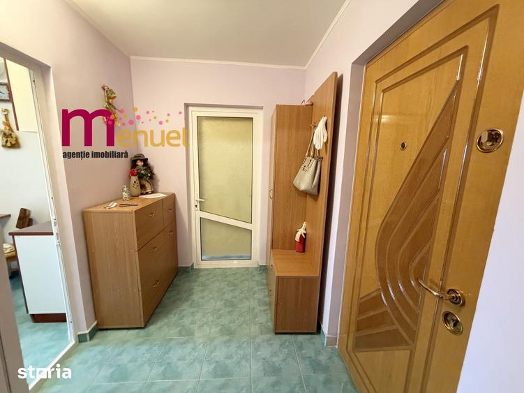 Apartament cu 3 camere semidecomandat în Central