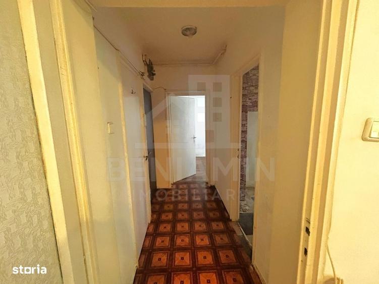 Apartament cu 3 camere semidecomandat în Tractorul