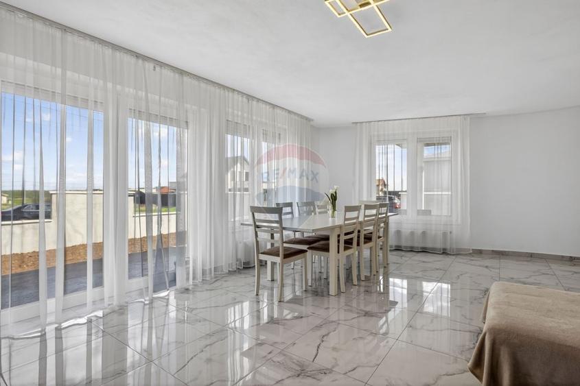 Casă cu 6 camere cu Teren 600 Mp în Fântânele