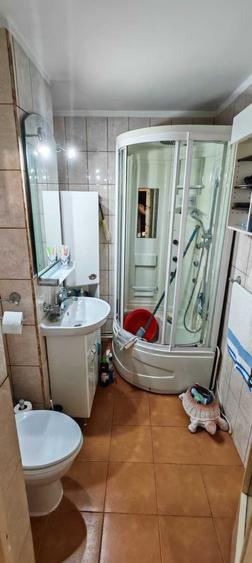 Apartament cu 3 camere decomandat în Malu Roșu