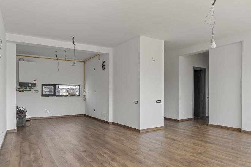 Casă individuală cu 15 camere cu Canalizare în Dămăroaia