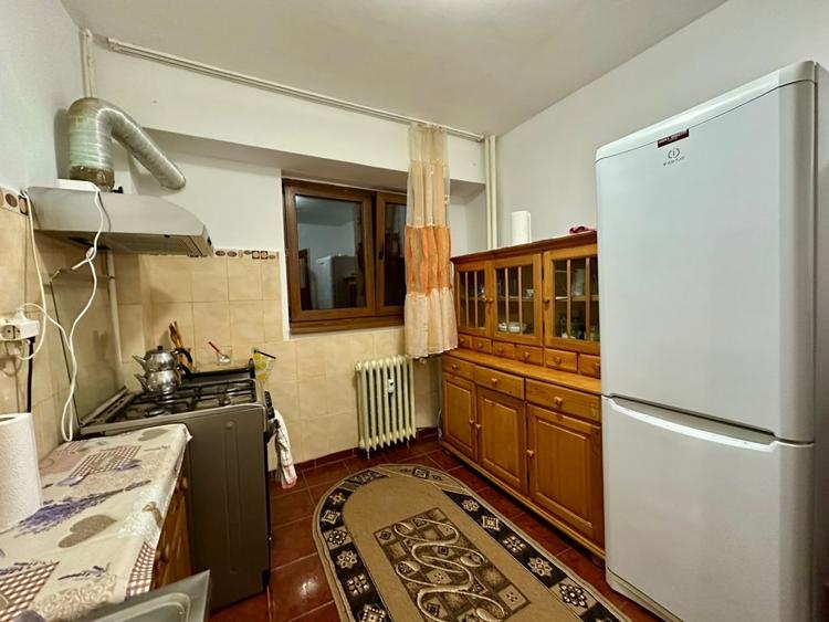 Apartament cu 2 camere semidecomandat, mobilat în Gorjului