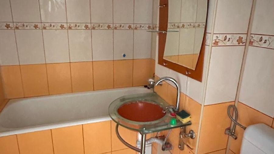 Apartament cu 4 camere semidecomandat în Colentina