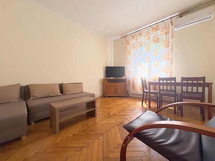 Apartament cu 3 camere decomandat, mobilat în Central