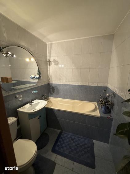 Apartament cu 5 camere decomandat în Exterior Vest
