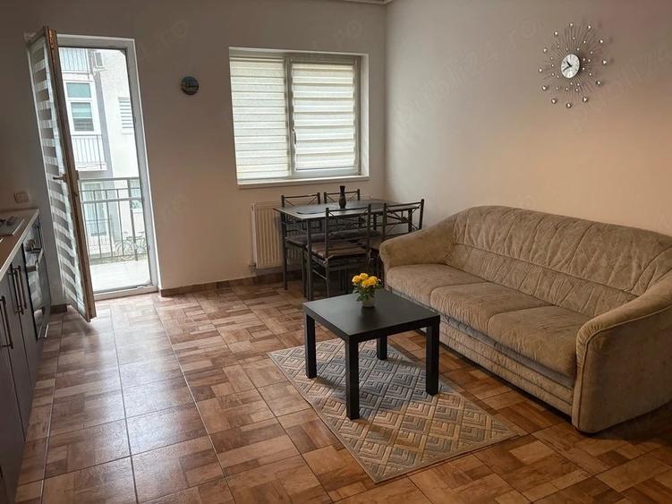 Apartament cu 3 camere semidecomandat în Central