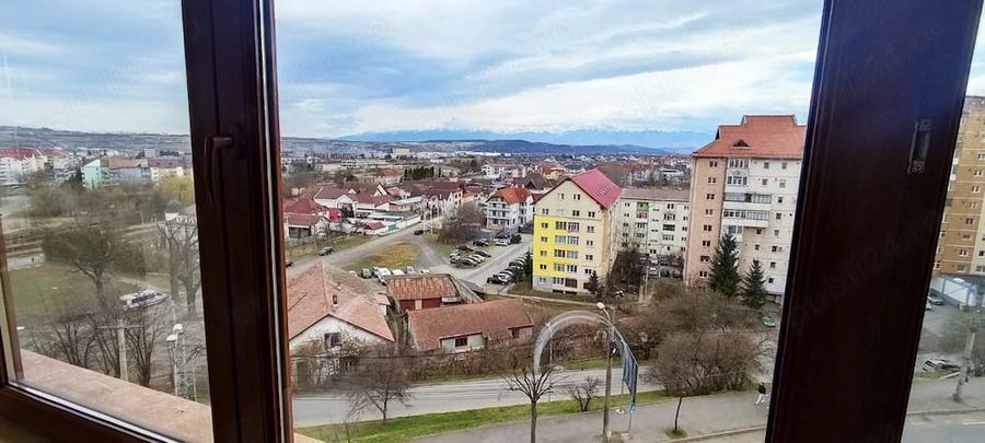 Apartament cu 4 camere decomandat în Central