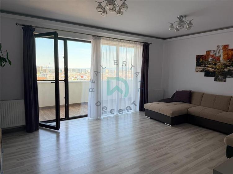 Apartament cu 3 camere decomandat în Tractorul