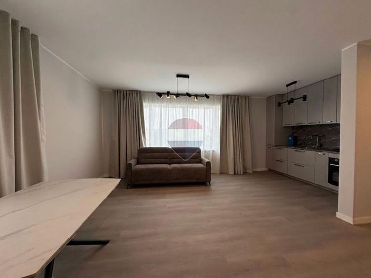 Apartament cu 3 camere decomandat, mobilat în Dacia