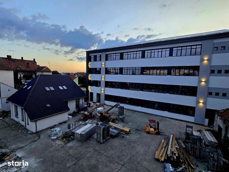 Casă cu 4 camere cu Teren 2011 Mp în Central