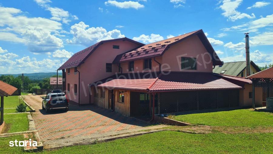 Casă cu 6 camere cu Teren 2106 Mp în Mănicești