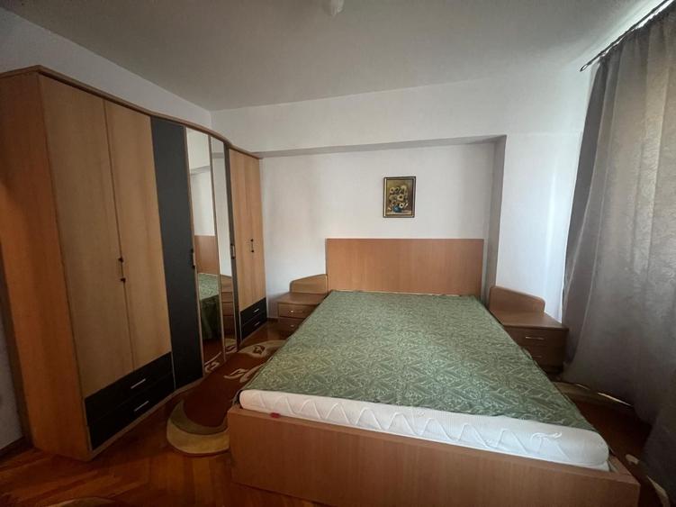 Apartament cu 3 camere decomandat, mobilat în Semicentral
