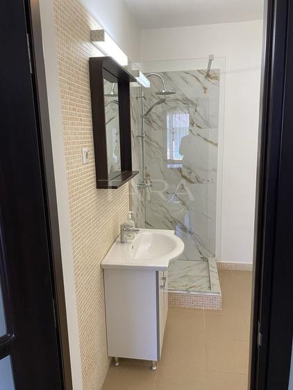 Apartament cu 3 camere semidecomandat, mobilat în Florești