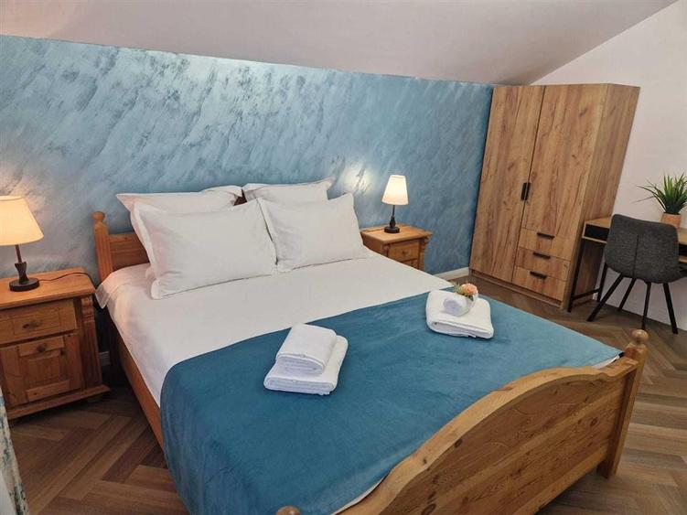 Apartament cu 2 camere semidecomandat, mobilat în Tătărași