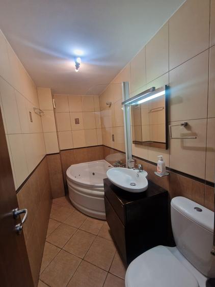Apartament cu 3 camere decomandat în Nerva Traian