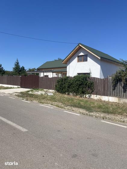 Casă cu 4 camere cu Teren 400 Mp în Central