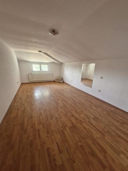 Casă cu 8 camere cu Canalizare în Săftica