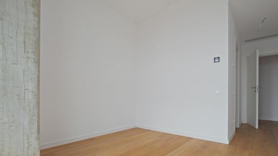 Apartament cu 4 camere semidecomandat în Aviației