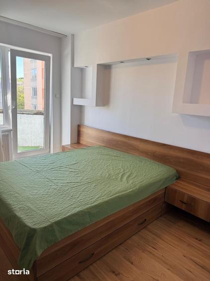 Apartament cu 4 camere decomandat în Pandurilor