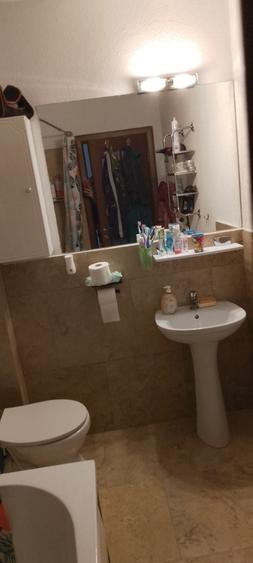 Apartament cu 3 camere semidecomandat în Florești