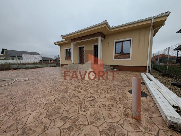 Duplex cu 3 camere cu Canalizare în Sânandrei