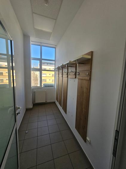 Birou, de 220 mp, în Central