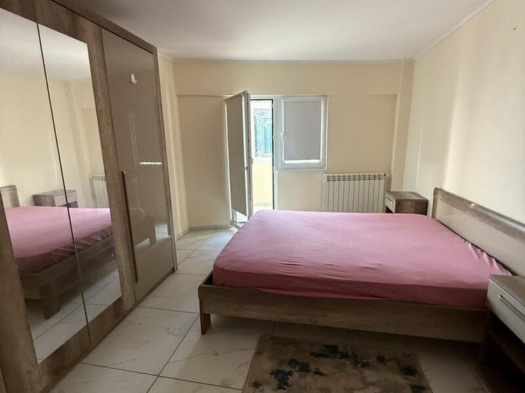 Apartament cu 3 camere decomandat în P-ța Alba Iulia